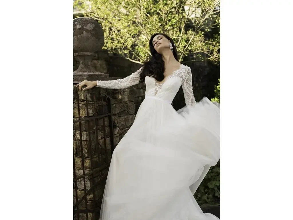 sample sale discount wedding dress in kansas city under 800