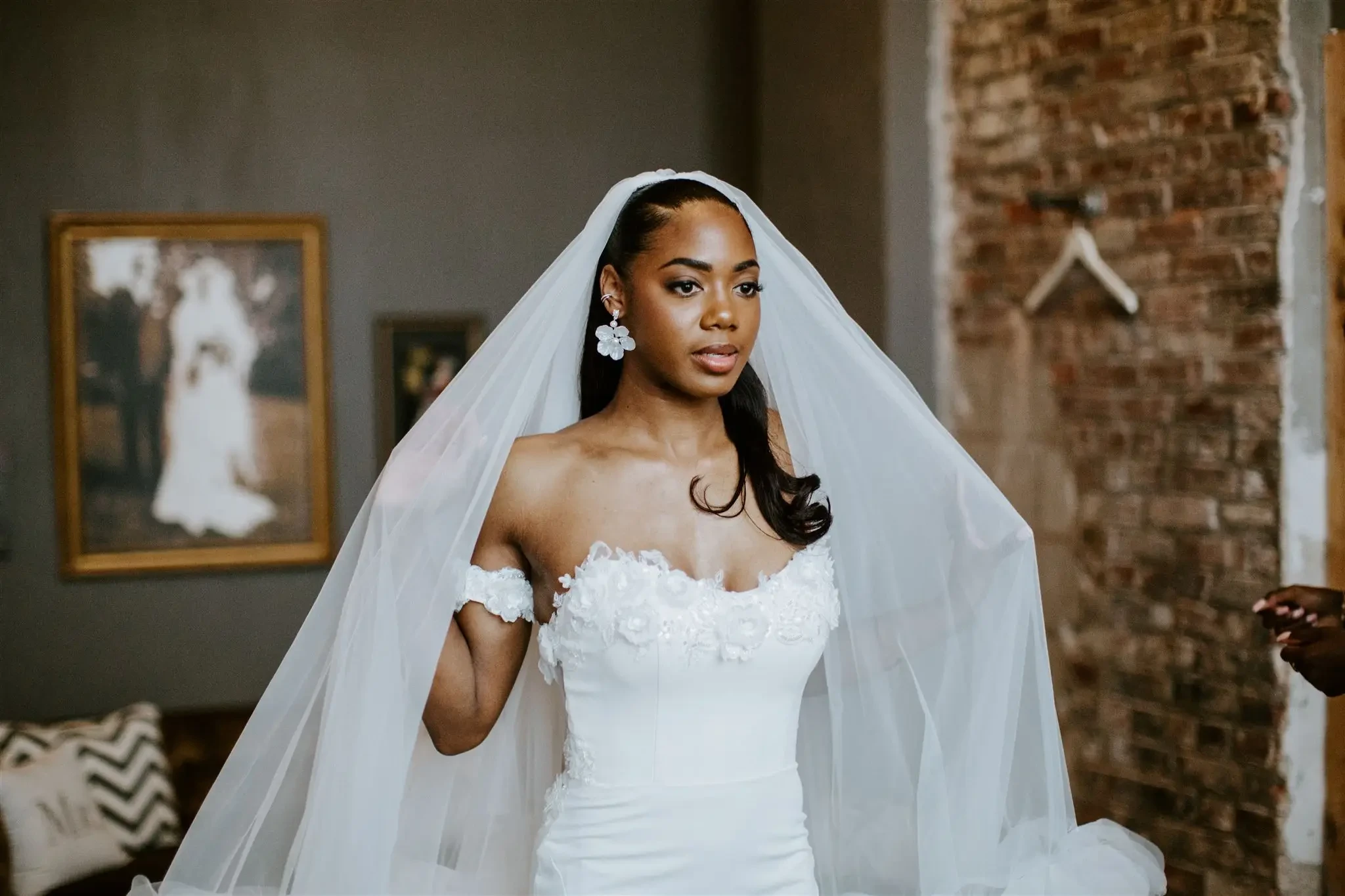 Kansas City Microwedding Magic ~ Last-Minute Bride Finds Her Perfect Wedding Dress at High Vibe... Image
