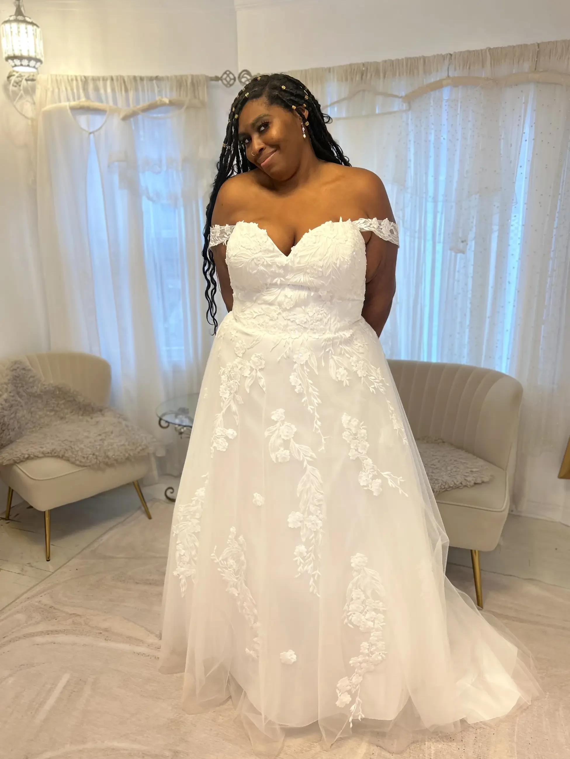 Curvy and Plus Size Wedding Dresses in Kansas City. Desktop Image